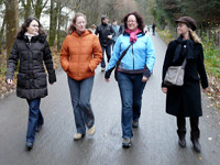 Steffi, Helen und Freunde im November 2008 in Belgien an Helens 40. Geburtstag [Bild 12/13]