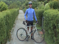 'Mein Dahtesel' - Lutz vor dem Kleingarten 2003 [Bild 2/8]