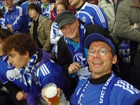 Lutz und Michael während eines Stadionbesuchs 'auf Schalke' im November 2010 [Bild 2/10]